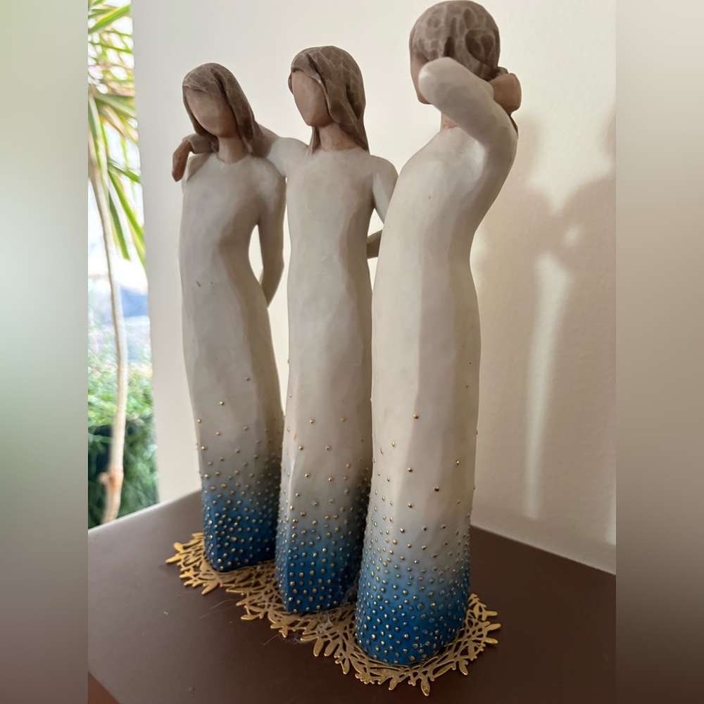 Female figures together in unison Figurine “By My Side”